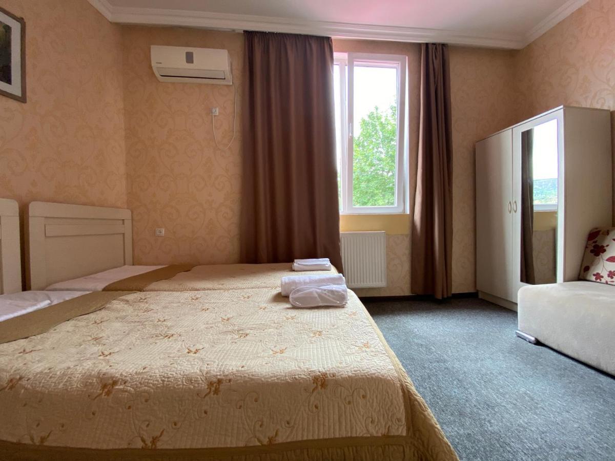 Hotel Shalimar ティビリシ エクステリア 写真